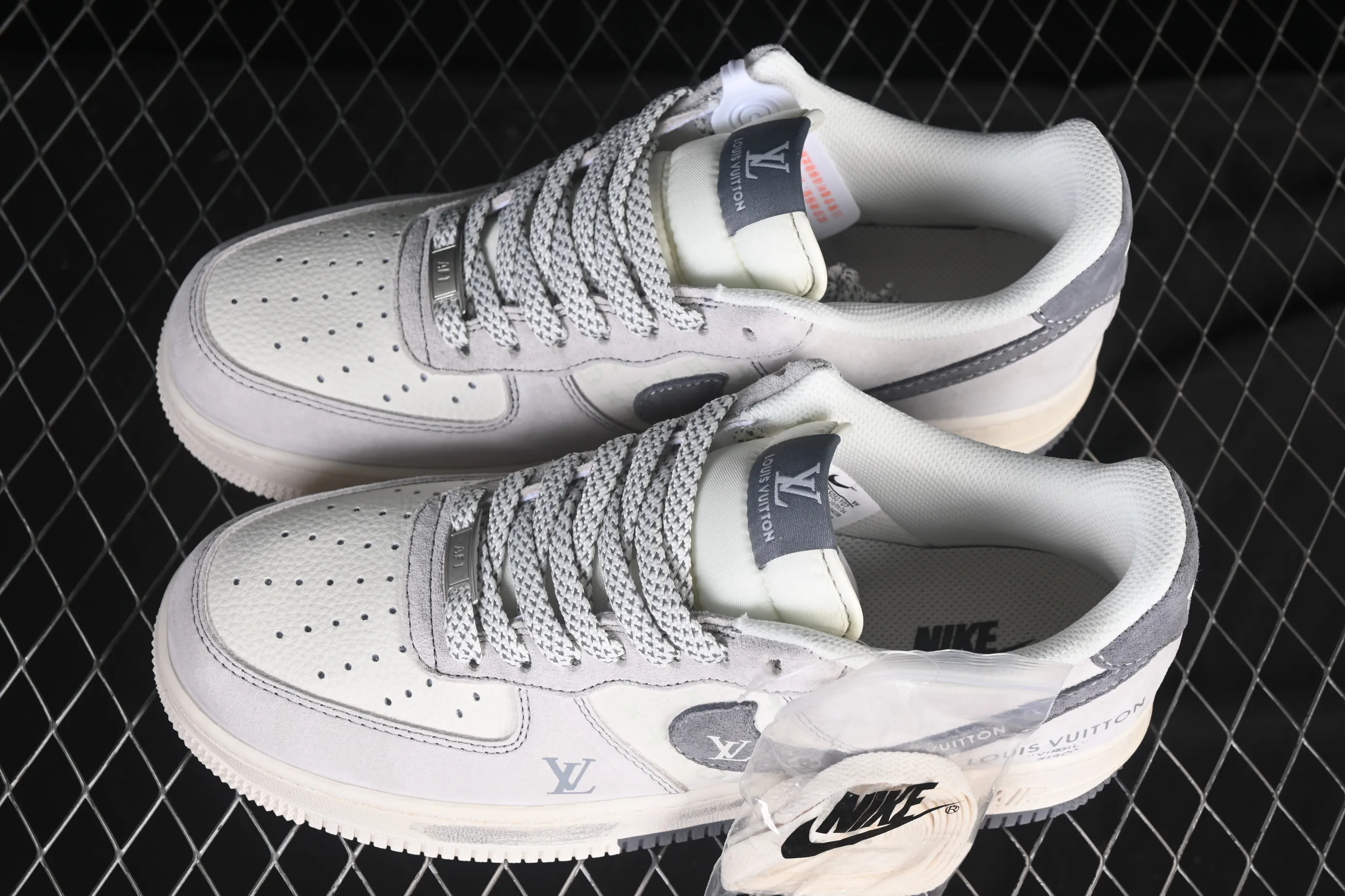 All categories Nk Air Force 1 Air Force series Nk Air Force 1 Low Air Force low-top Nike Air Force 1'07 Low LV co-branded double gray graffiti Air Force 1 low-top casual sneakers CX5050-Y07